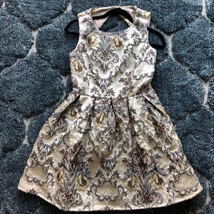 Elegant/regal looking dress